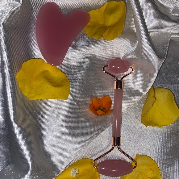 Rose quarts face roller 💗 - Picture 1 of 2
